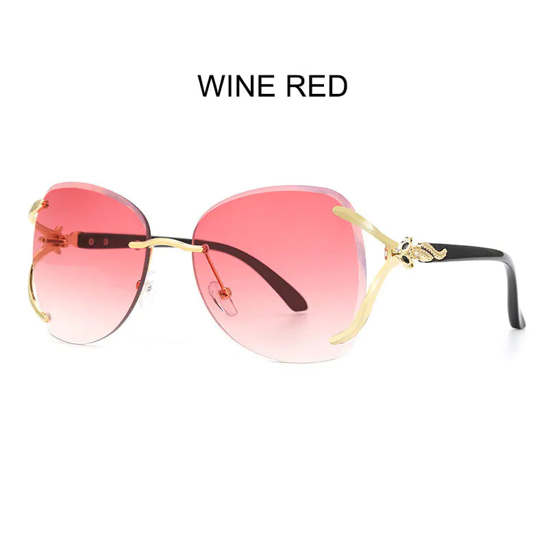 Fashionable Women's Sunglasses with Metal Design and Diamonds
