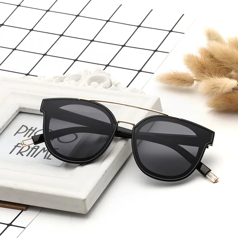 Fashionable Women's Oversized Sunglasses 2020 Trend