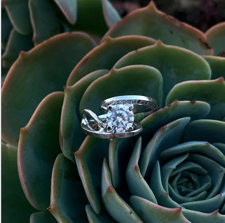 Fashionable Women's Engagement Ring Jewelry Accessory