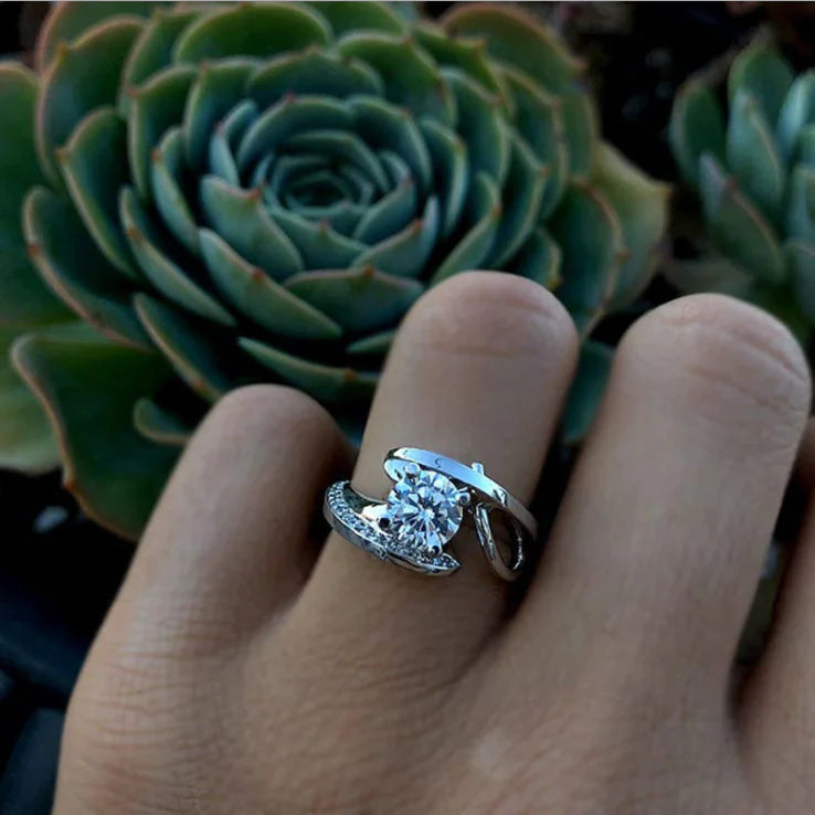 Fashionable Women's Engagement Ring Jewelry Accessory