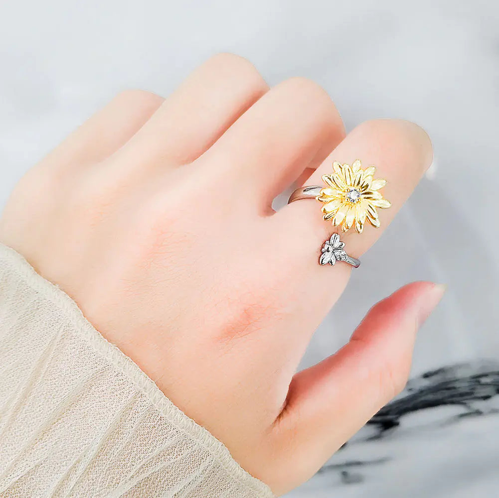 Personalized Daisy Spinning Ring with Sunflower Design